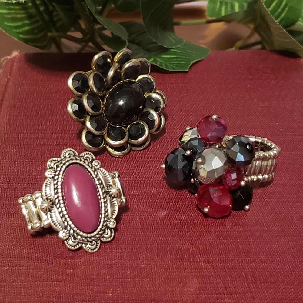 Three fashion rings 6.25 and stretch